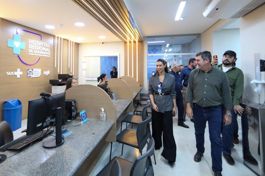 Em Dourados, Eduardo Riedel supervisiona obras e destaca ações