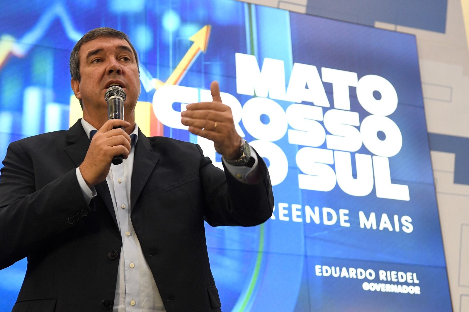 Quaest: Riedel chega a 51%, tem 73% de aprovação e 73% dizem que merece ser reeleito